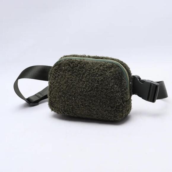 New Everyday Black Fuzzy Sherpa Standard Size Fanny Pack / Waist Pack - Picture 1 of 8